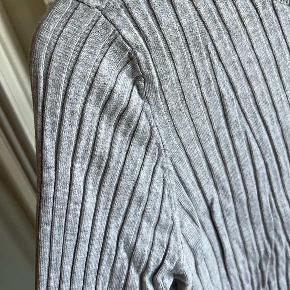 Ribbed, bodycon, lightweight scoopneck sweater - Picture 4 of 7